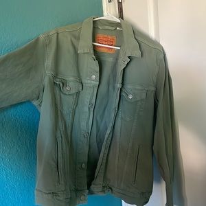 Green Levi’s trucker jacket